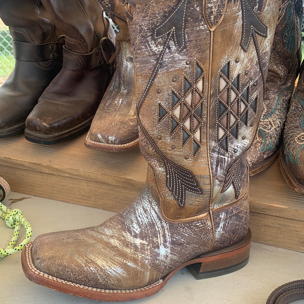 Ariat Square Toe - like new!  Size 7.5